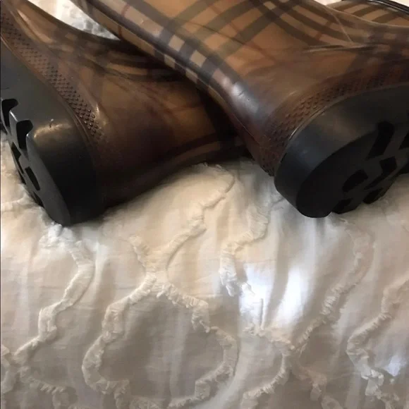 Burberry boots authentic - Picture 3 of 4